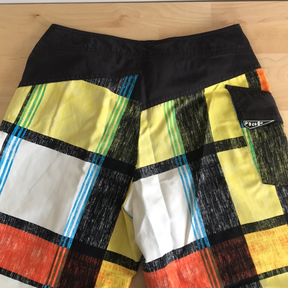 Volcom Board Shorts - Picture 3 of 3
